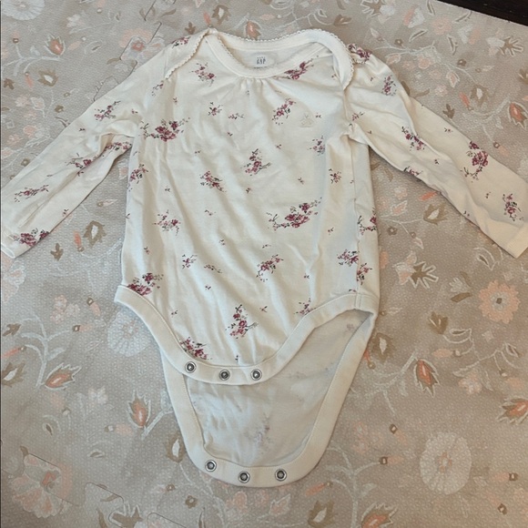 Baby Gap Onesies Bodysuits 18-24 months Long sleeve & short sleeve Lot of 6 - Picture 10 of 15